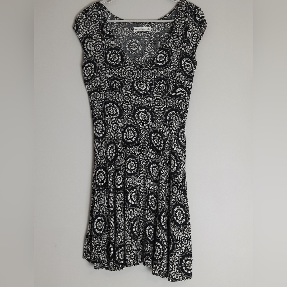 Abercrombie & Fitch black and white dress